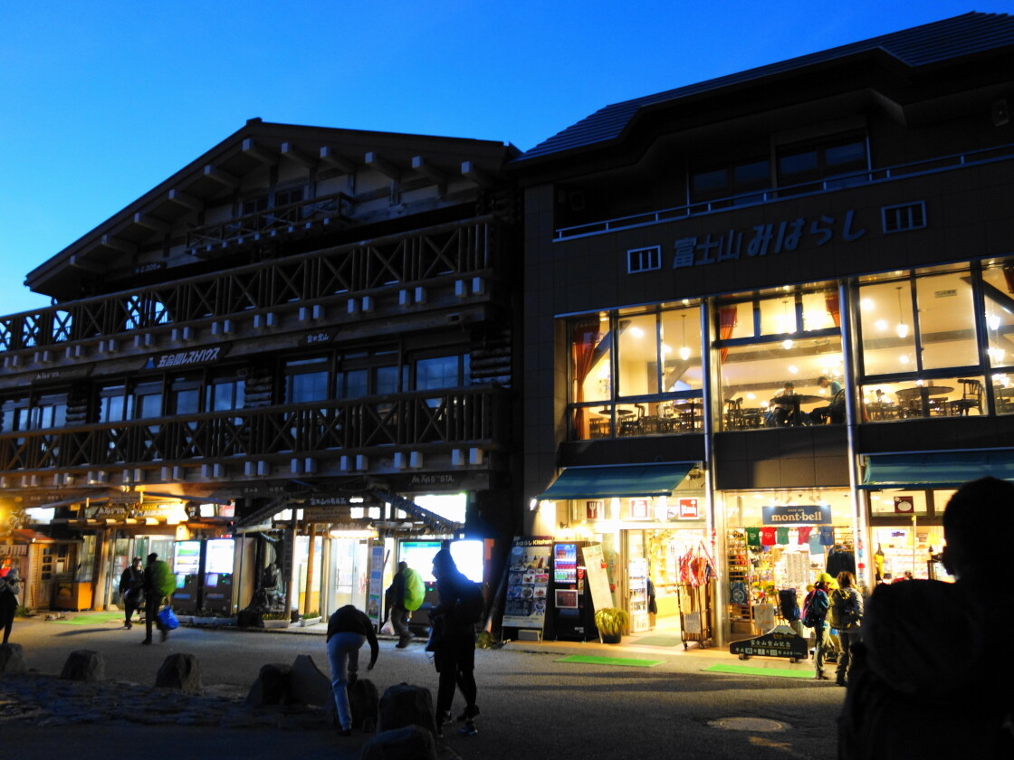富士山五合目の店の様子
