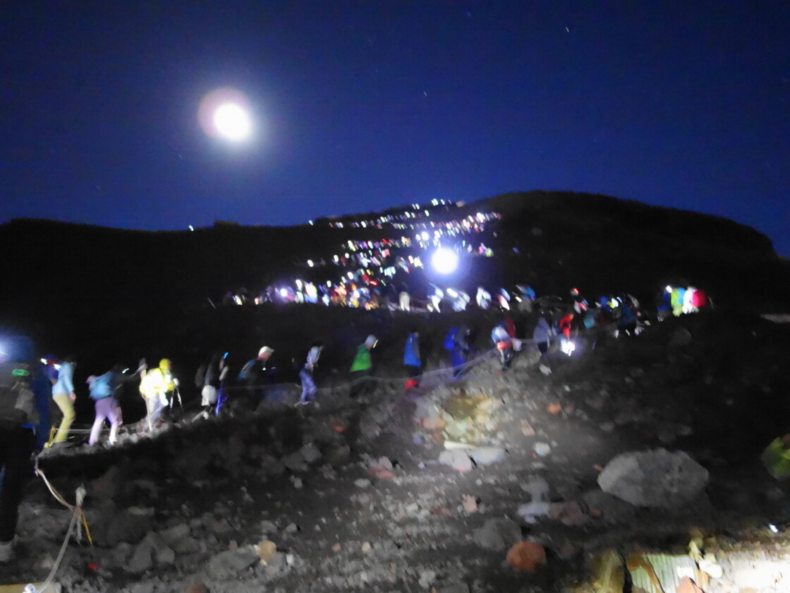 吉田ルート登頂までの山道