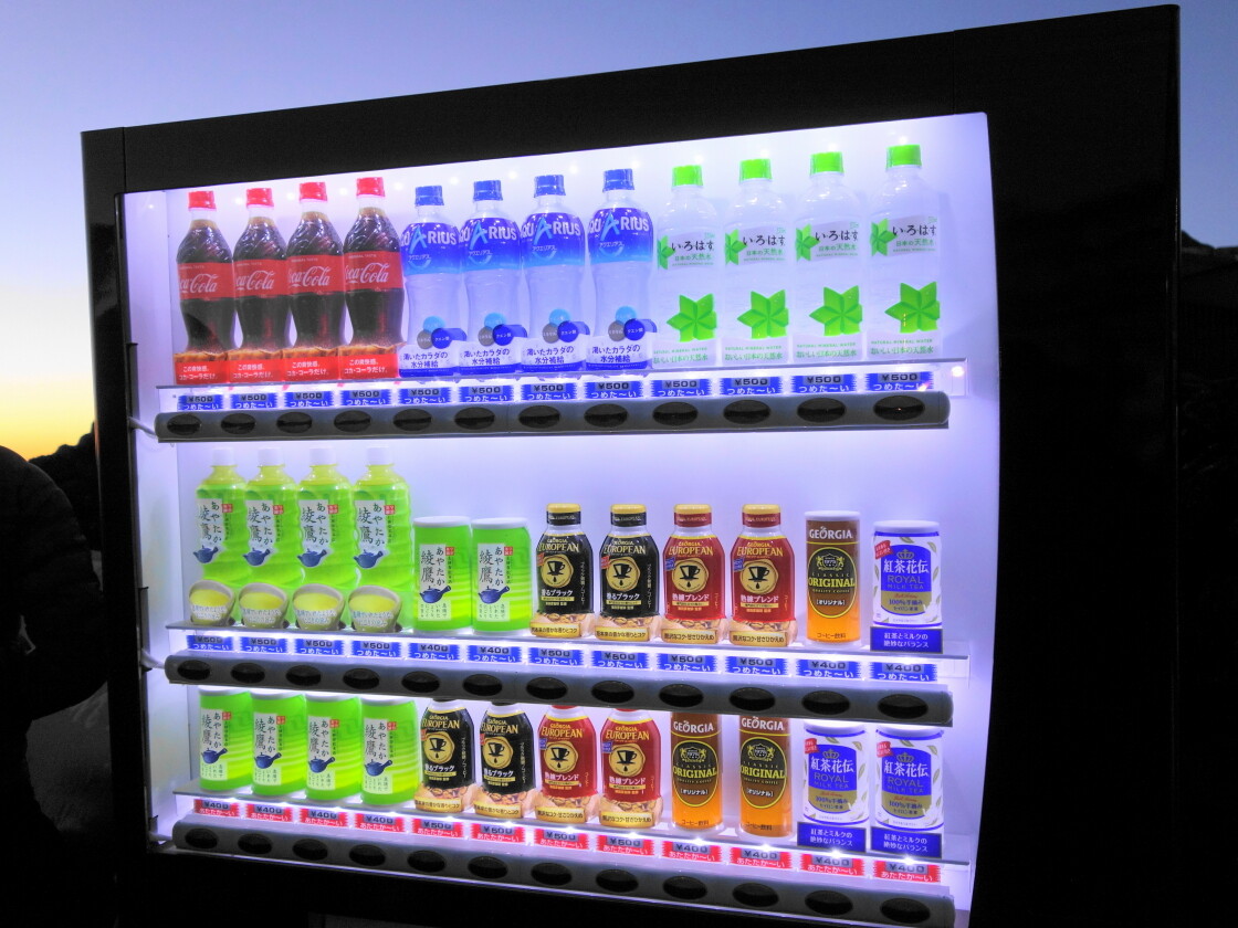 富士山頂の自動販売機