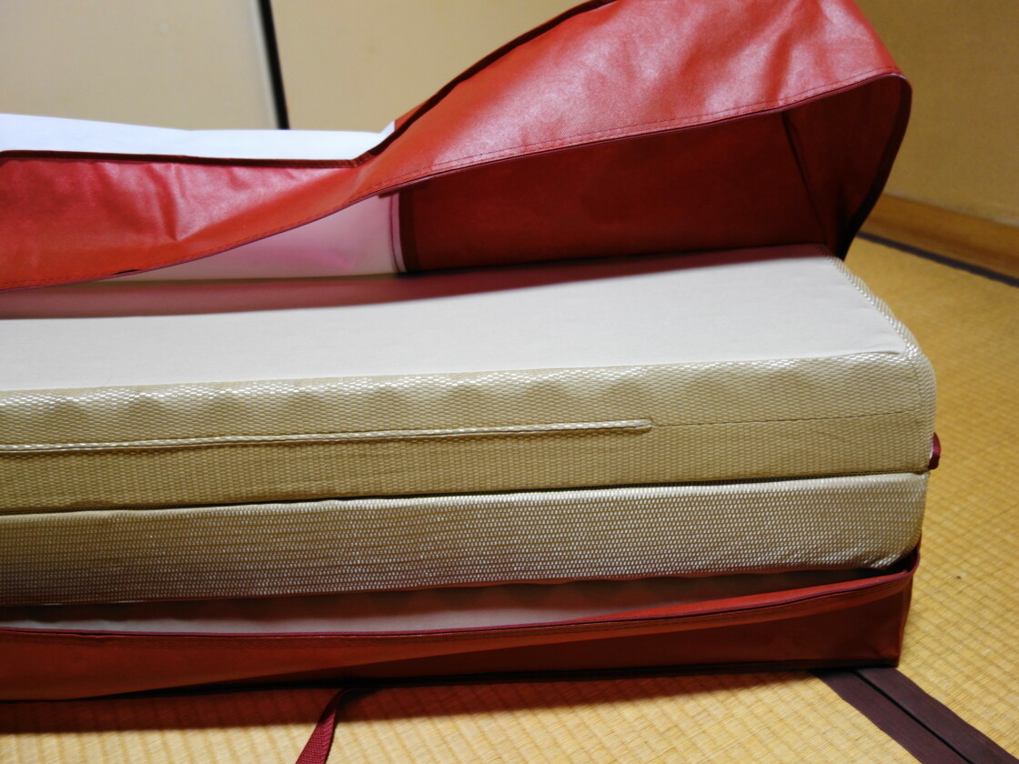 3つ折りになったムアツマットレス