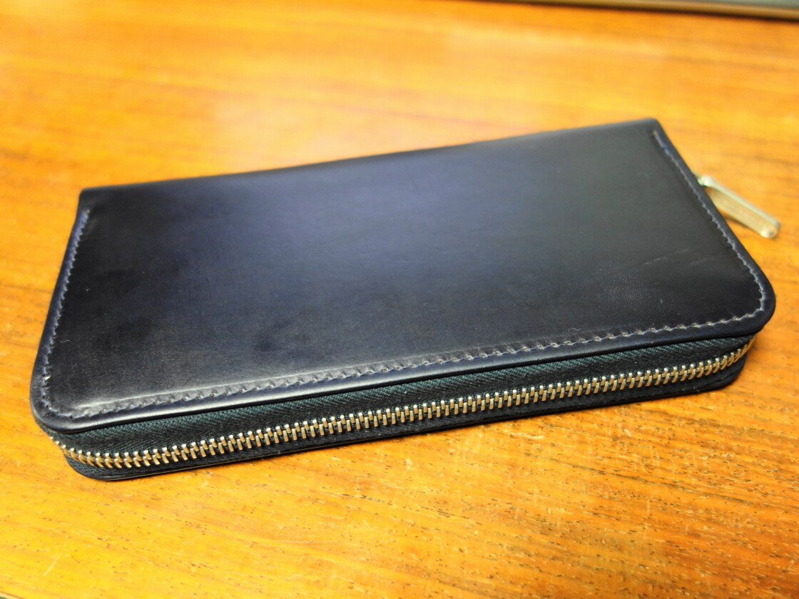 ホワイトハウスコックス社の長財布の外観