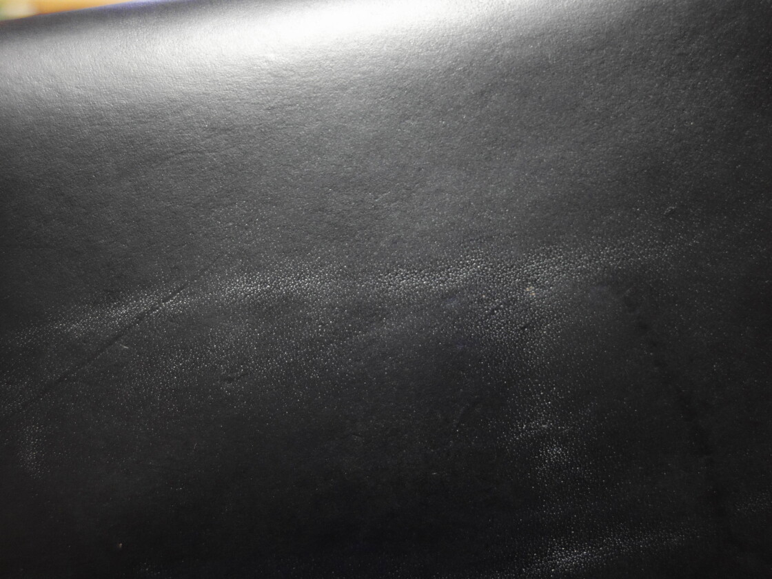 ロングジップラウンドウォレットの革