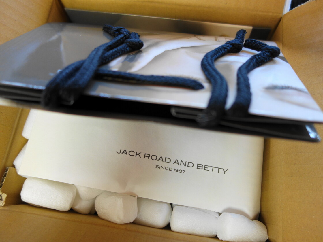 ジャックロードから宅配便で届いたロレックスの梱包状況