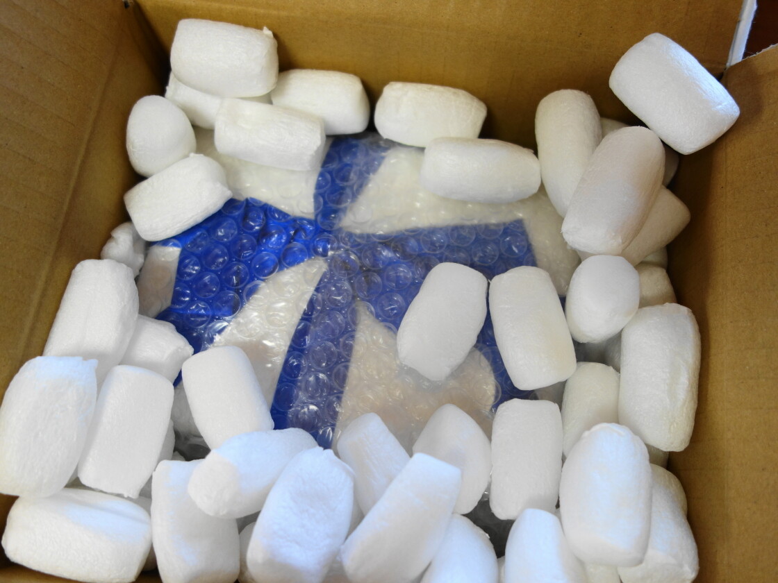 梱包材とラッピングされたロレックスの様子