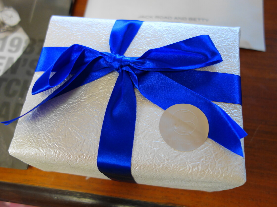 きれいに包装されたロレックス