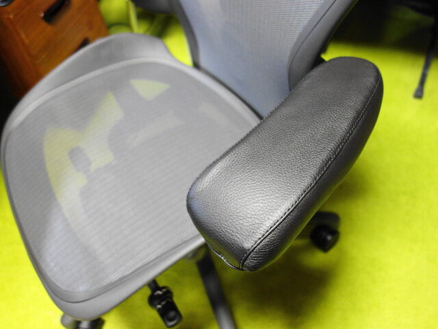 アーロンチェアのアームレスト