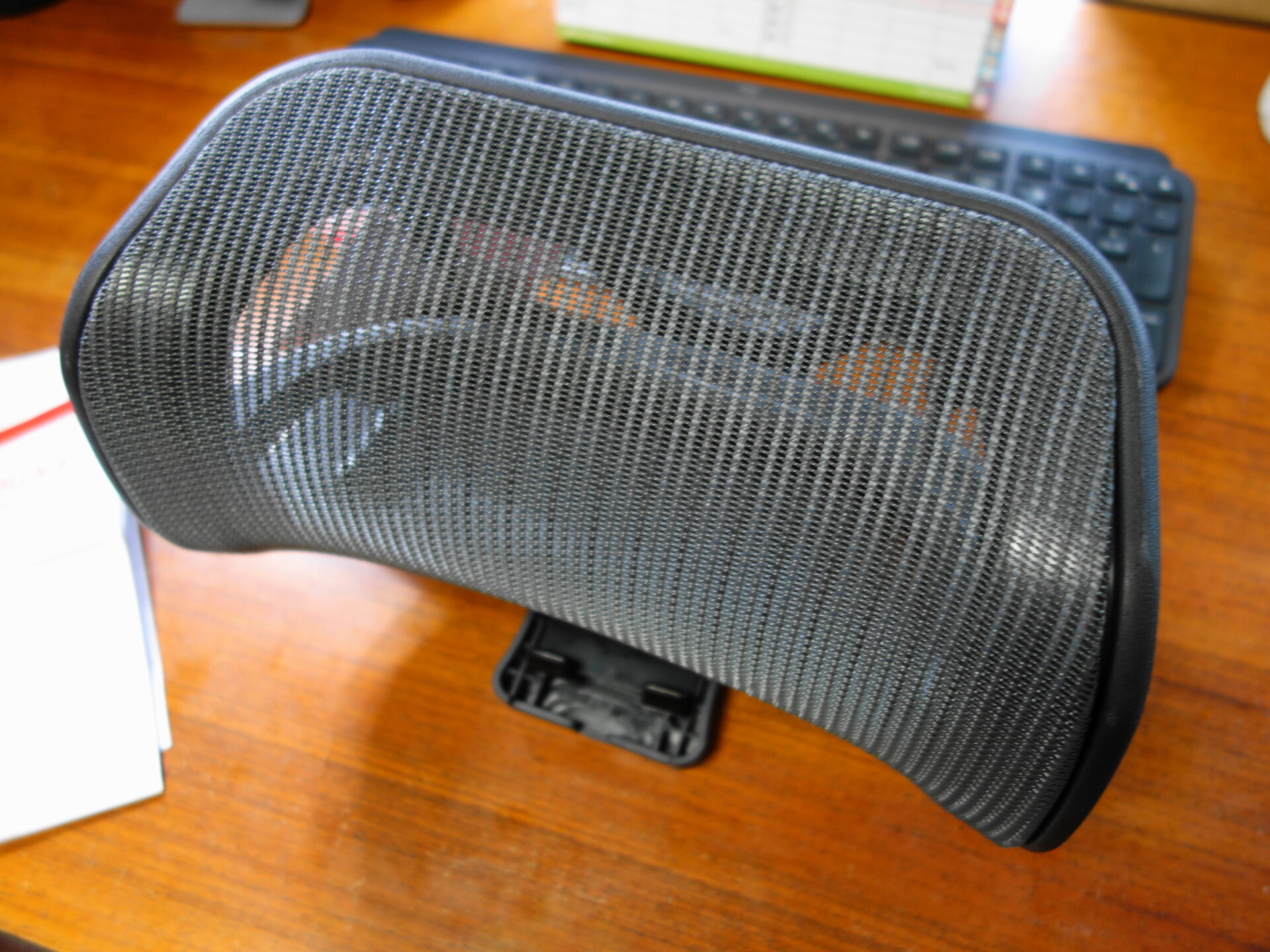 アーロンチェア用ヘッドレストの前面の様子