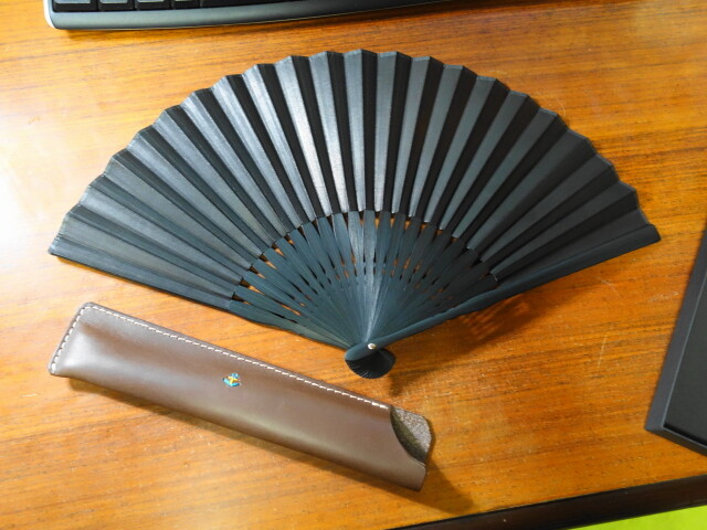 T.A.Sのレザー扇子と扇子ケース