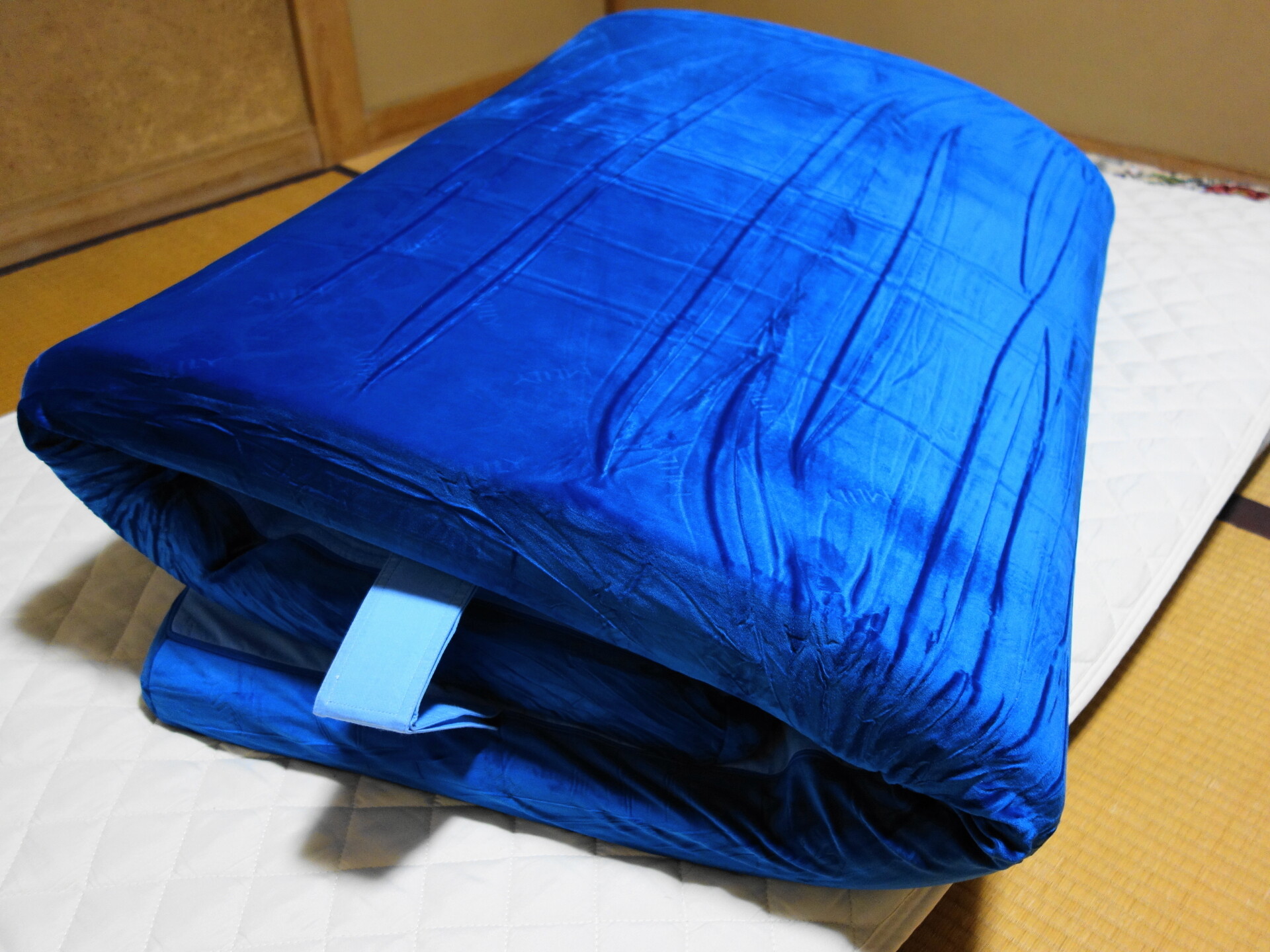 エムリリーの優反発を三つ折りにした状態