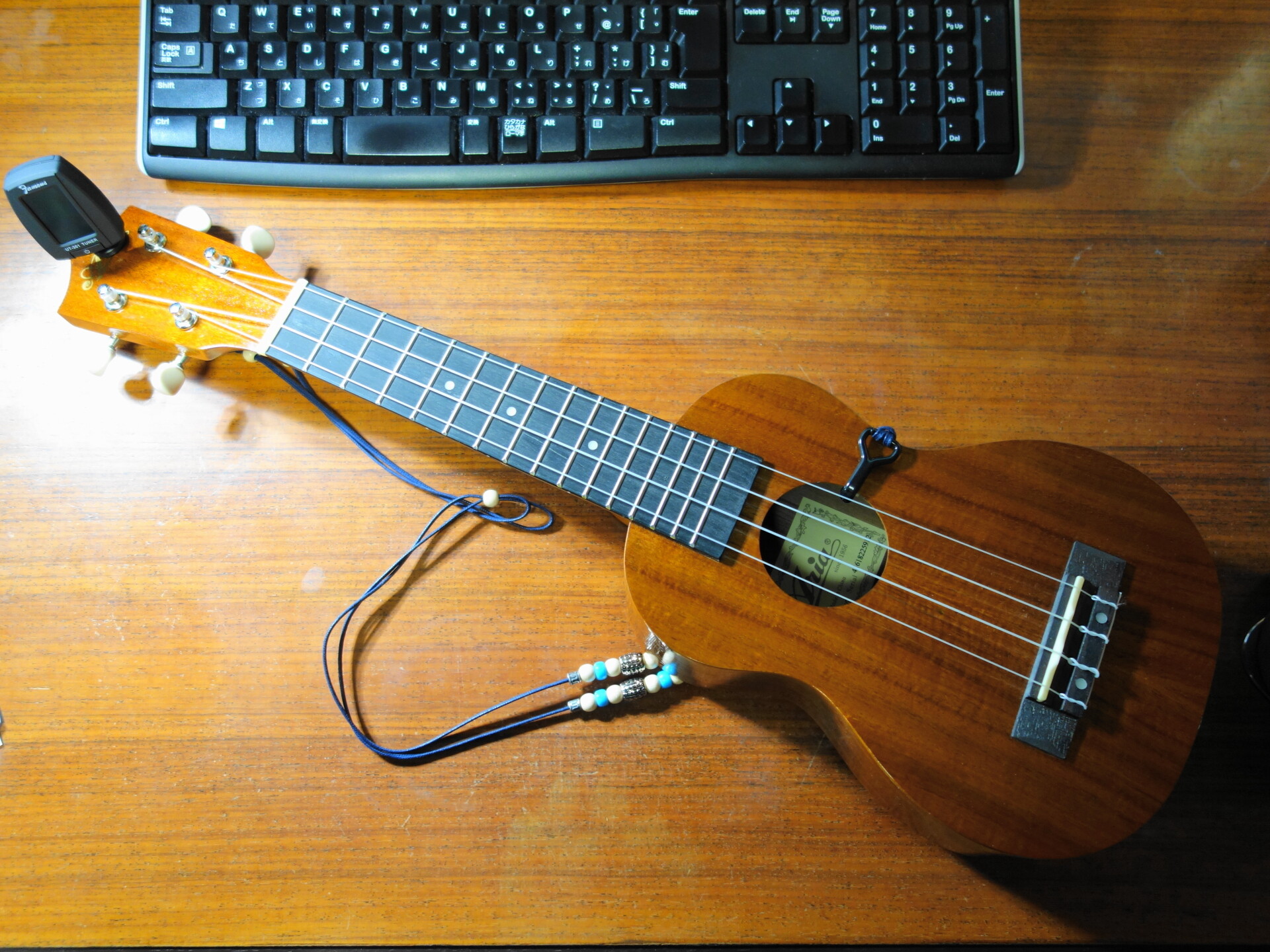 グッドアピール社で購入したウクレレとチューナーとストラップ