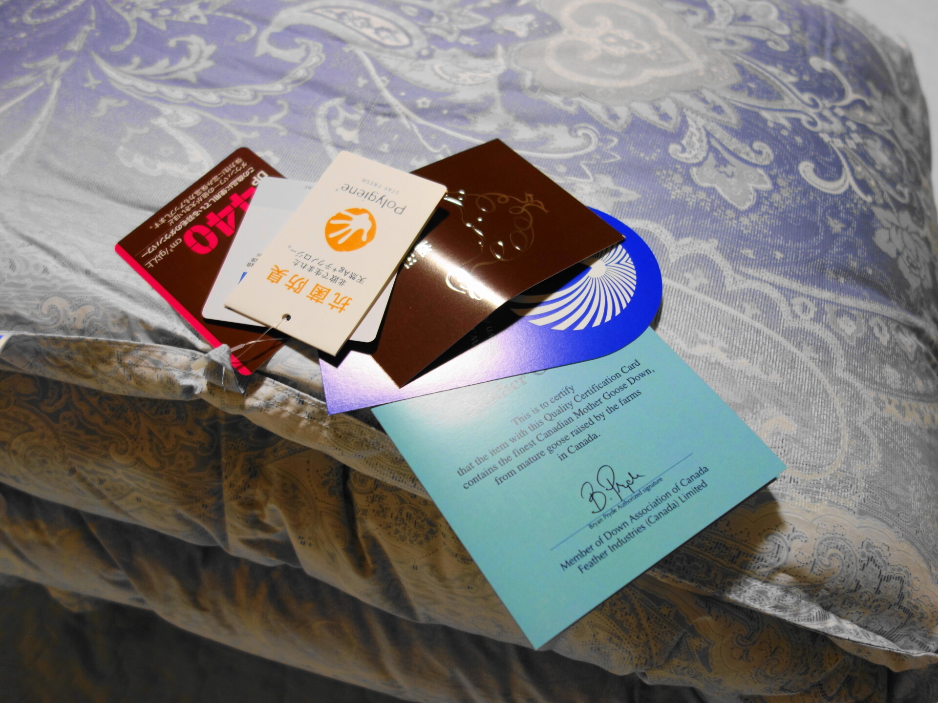 昭和西川の羽毛布団についたタグ