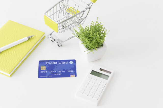 電卓とクレジットカード