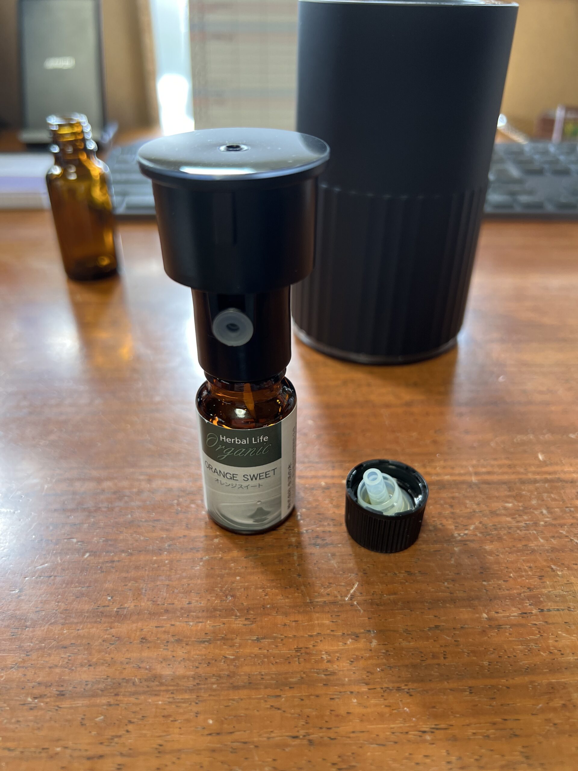 生活の木の10ml瓶とリュクスのノズルを装着した例