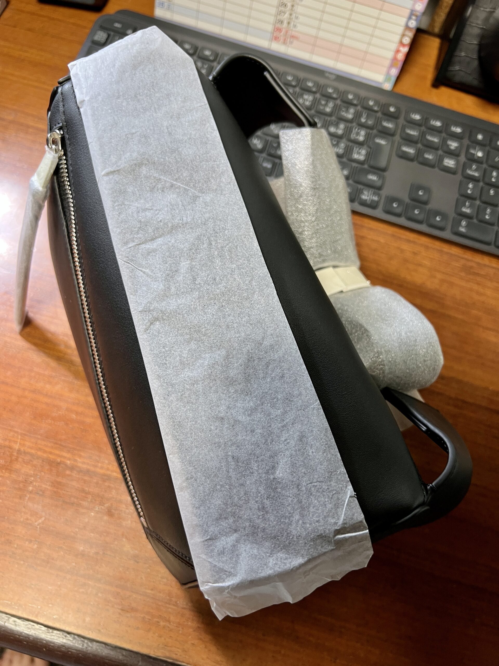 保護紙の付けられたバムバッグスモール