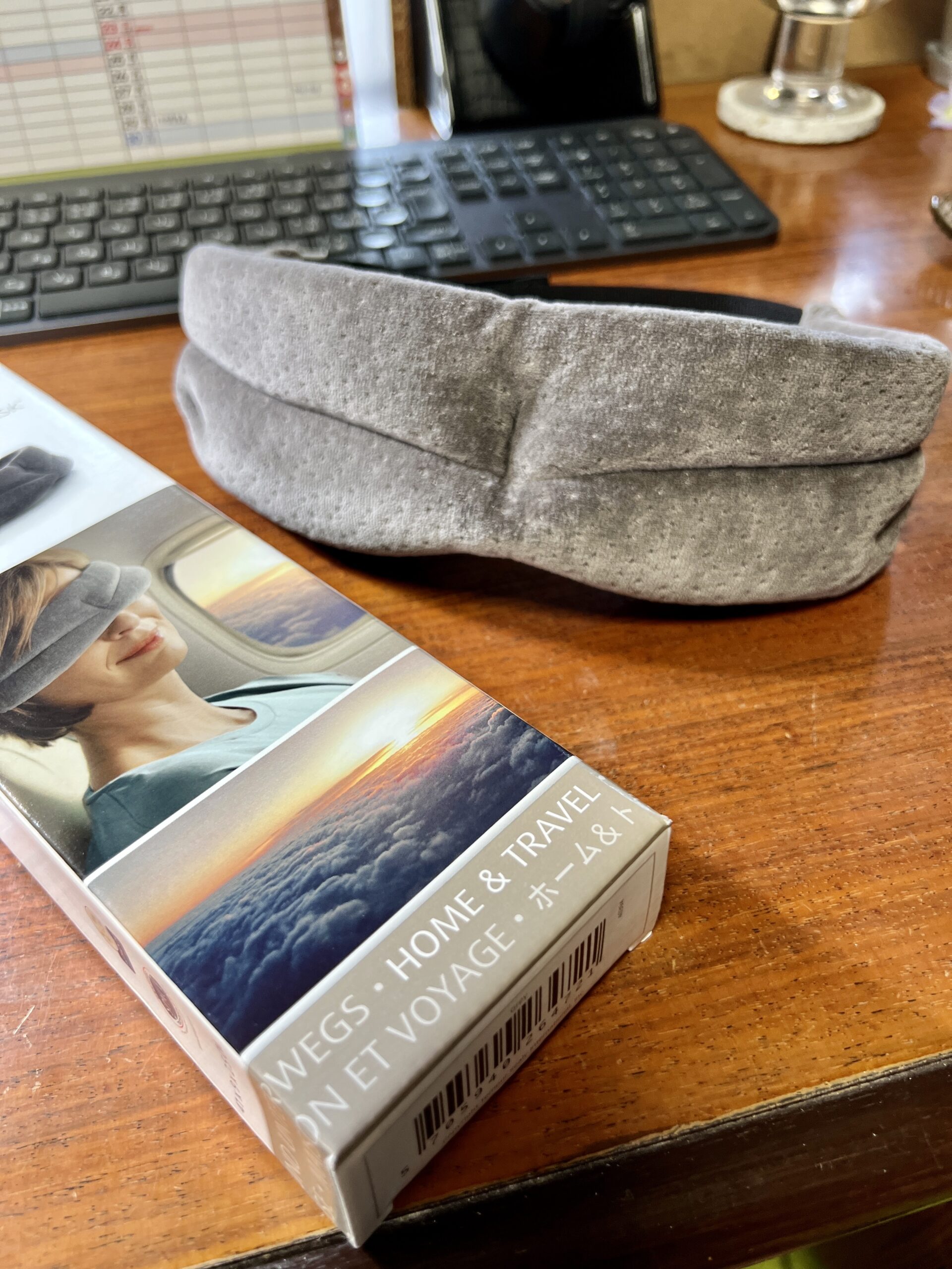 テンピュールのスリープマスクの外観とパッケージ