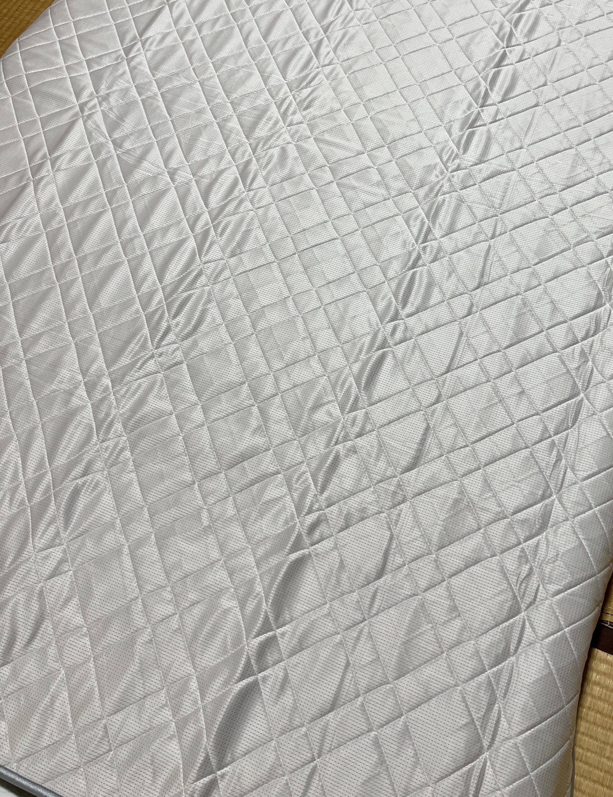 西川の春夏用敷きパッドの表地