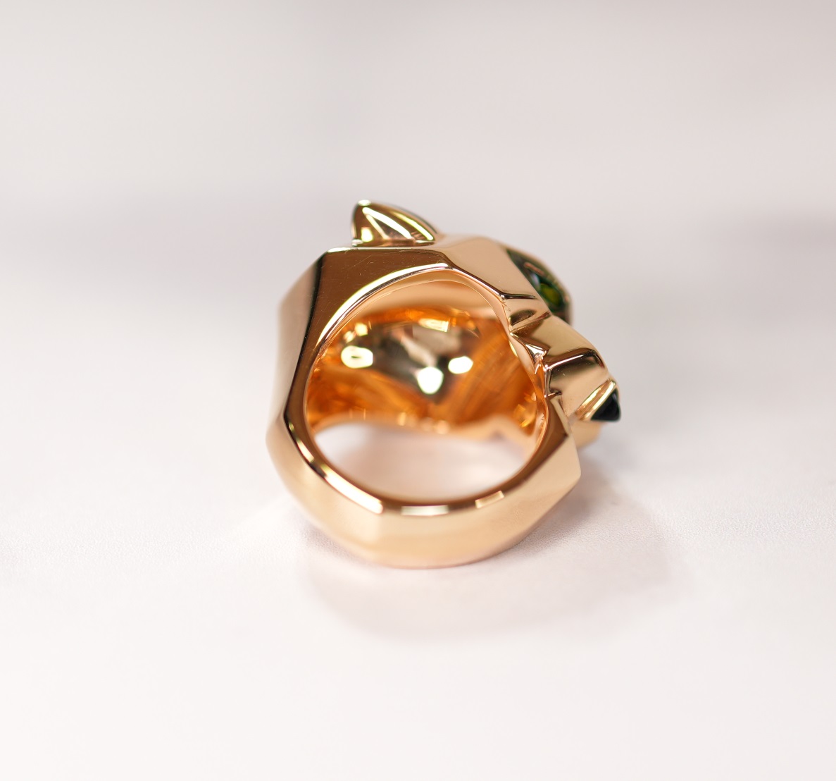 パンテールドゥカルティエリングの裏側